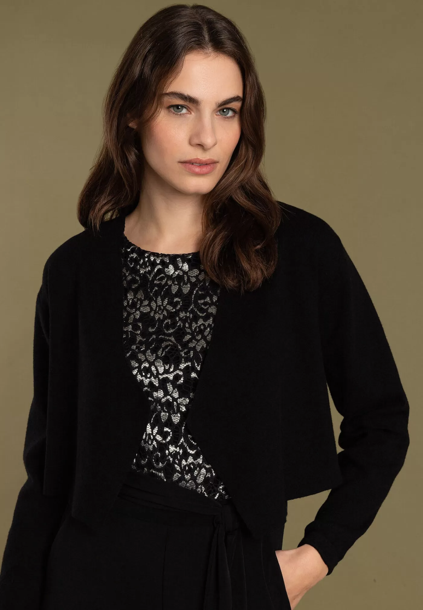 Shop MORE&MORE kurzer Cardigan, , GLAM-Kollektion schwarz